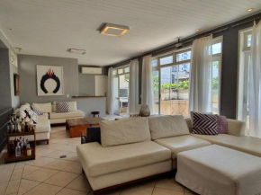 Leblon Linda Cobertura Duplex na quadra da praia
